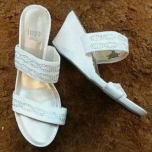 Ladies white sandals size 11M worn only a few time
